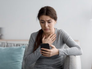 Women upset over Photo on Phone